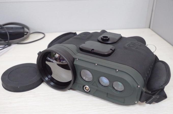 8KM Detection Thermal Vision Binoculars , 50mk 800 × 600 Thermal Sensor Binoculars